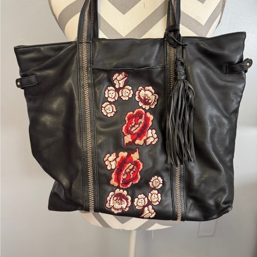 0825-01 Libby Edelman Black Tote with Red Floral Embroidery
